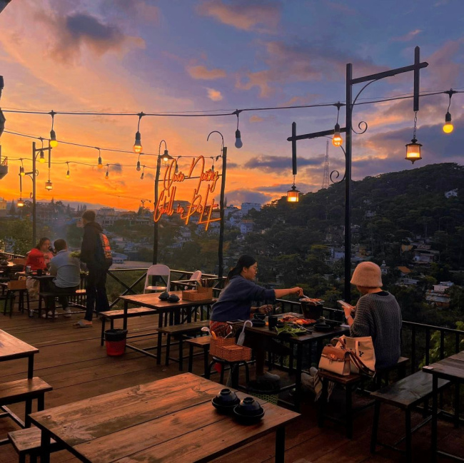 địa điểm ăn uống, quán nướng chill in dalat – view đồi thông món ngon độc đáo