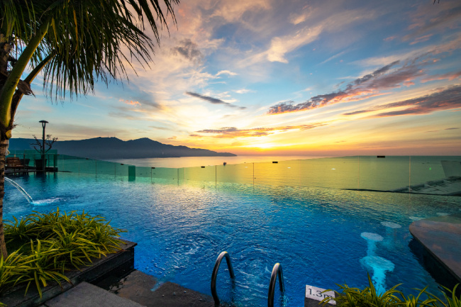 top 5 khách sạn đà nẵng có hồ bơi vô cực sang chảnh