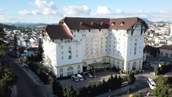 khách sạn, chia sẻ kinh nghiệm và cập nhập giá vé thung lũng vàng đà lạt cùng blog homestay