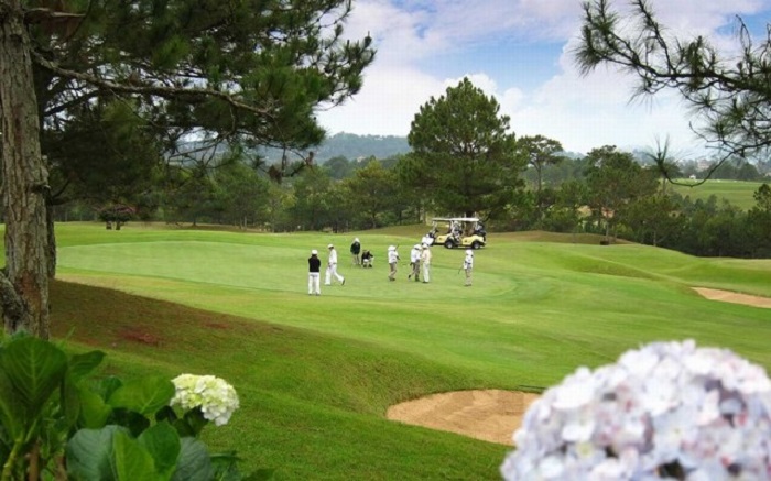 trải nghiệm thú vị tại sân golf đồi cù – sân golf đầu tiên được xây dựng trên mảnh đất hình chữ s