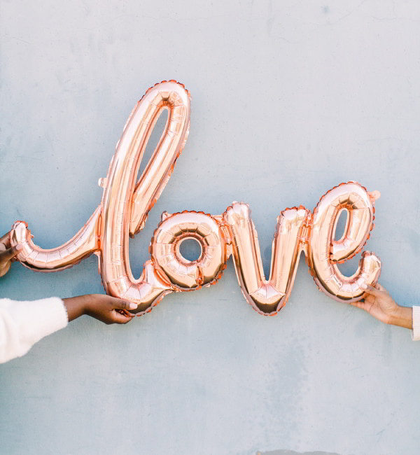 tình yêu là gì? 14 dấu hiệu để biết đối phương có yêu bạn hay không?