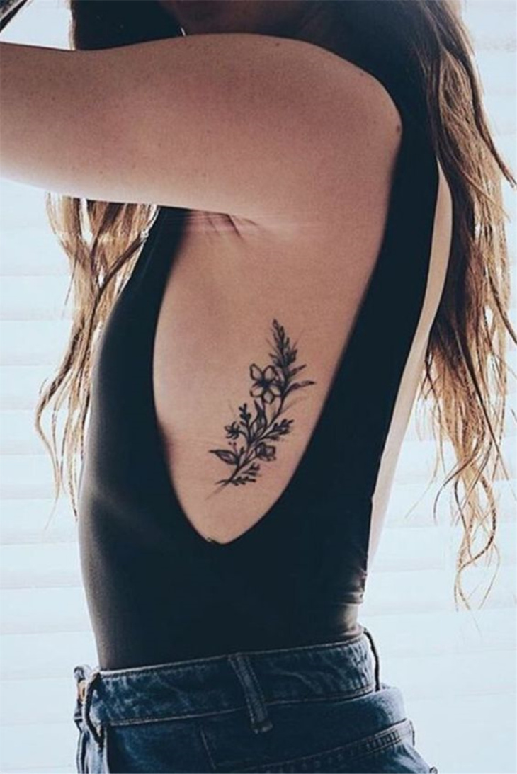 Hình xăm nữ ở ngực (11) - Tattoo Gà