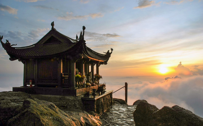 chùa đồng yên tử – ngôi chùa bằng đồng lớn nhất châu á