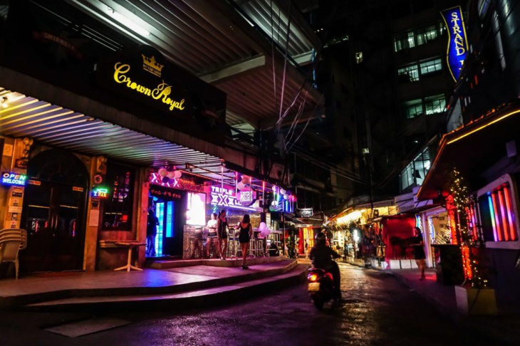 Kinh nghiệm vui chơi khu phố đèn đỏ tại Bangkok, Thái Lan, Khám Phá