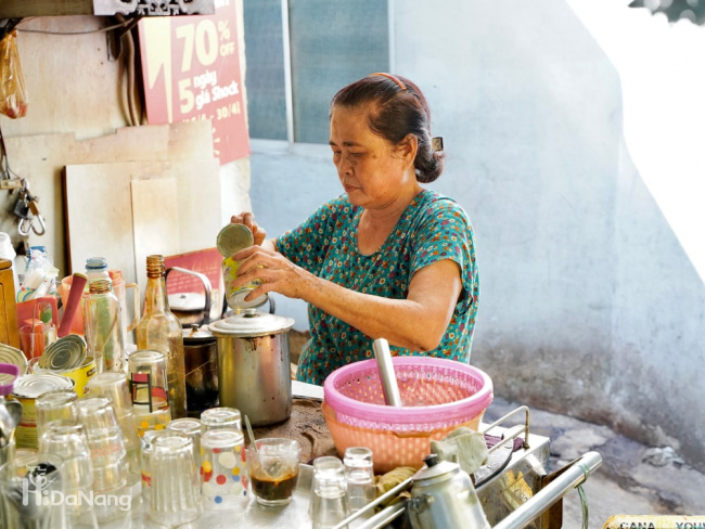 khám phá tiệm cà phê vợt hơn 40 năm tuổi độc nhất tại đà thành