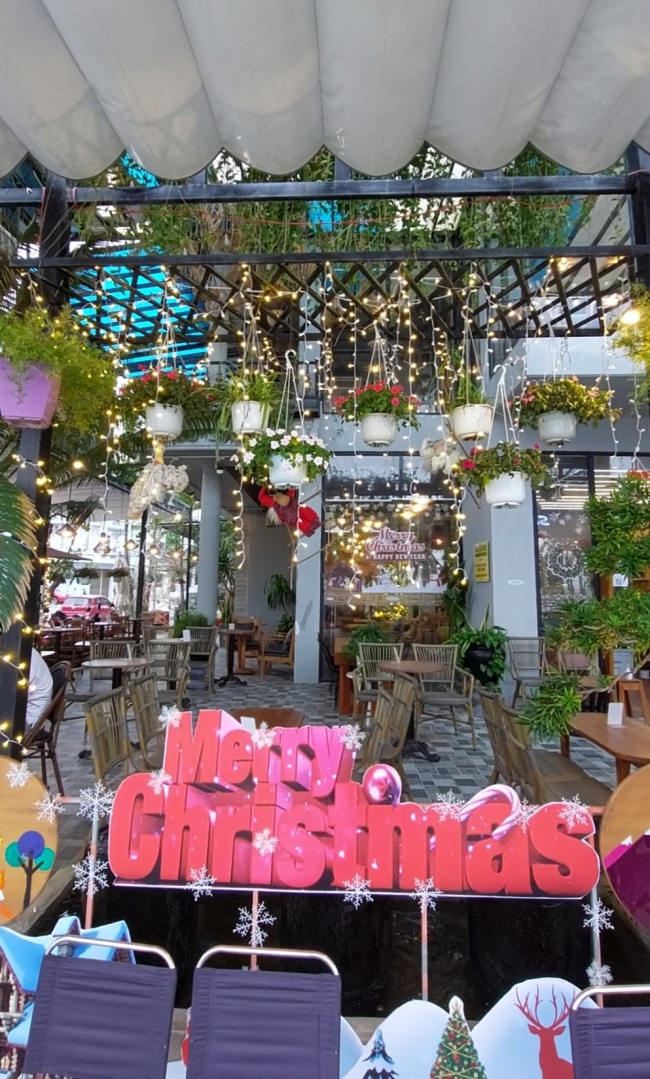 hồng dương coffee & furniture – đón giáng sinh cùng quán cafe có view biển tuyệt mỹ