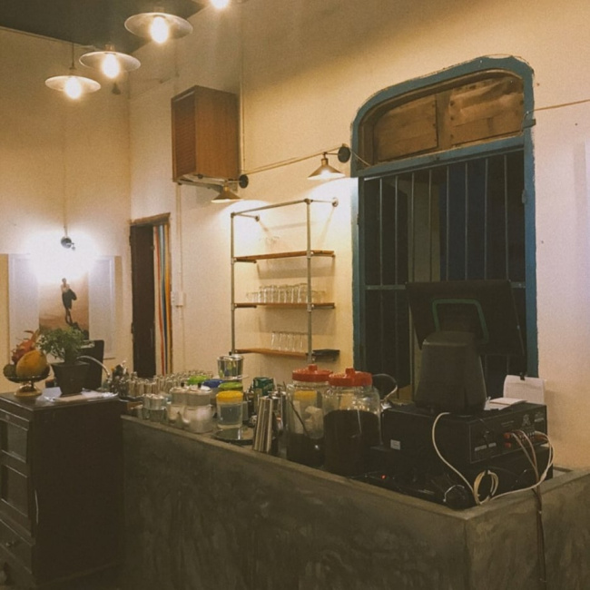 quán cafe trên nền biệt thự pháp cổ – được team đà nẵng ‘réo tên’