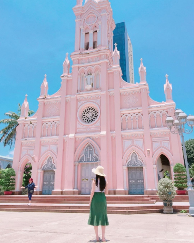 nhà thờ màu hồng ở đà nẵng – tụ điểm check – in mới mẻ của giới trẻ