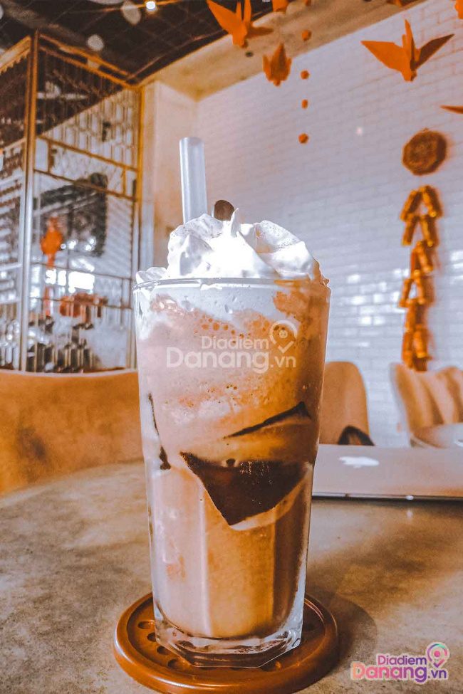 saigon brown – bóc tem “dinh thự” cafe check in đẹp miễn chê