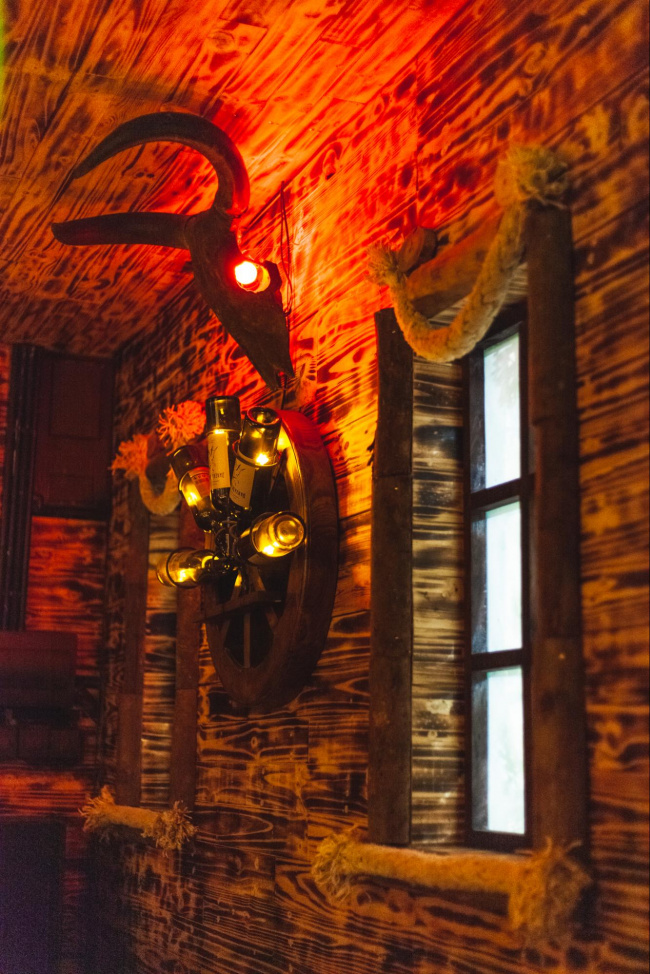 four t saloon – quán pub cực chill tại đà nẵng