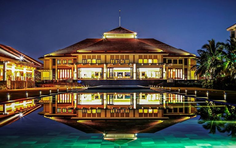 khám phá ngay top 5 khách sạn đà nẵng có bãi biển riêng đẹp và chất lượng nhất