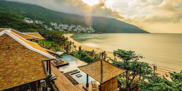 khám phá top 5 resort đà nẵng có bãi biển riêng đẹp nhất mà du khách không thể bỏ qua