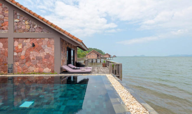vedana lagoon resort & spa – “madives phiên bản huế”: bungalow trên nước đầu tiên tại việt nam, thơ mộng và cực tinh tế