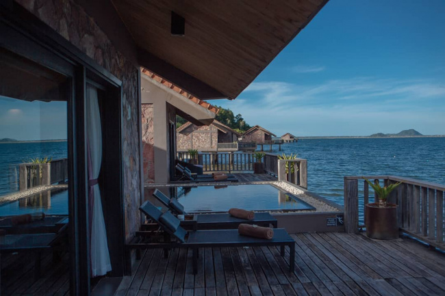 vedana lagoon resort & spa – “madives phiên bản huế”: bungalow trên nước đầu tiên tại việt nam, thơ mộng và cực tinh tế