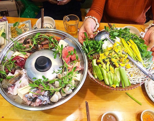 family reunion, locals, mam hot pot, source of ingredients, tourists, u minh thuong, writer son nam, can tho fish sauce hot pot: the salty, simple and unforgettable aftertaste of the westerners