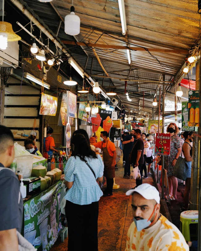lưu ngay 3 khu mua sắm, ăn uống giá rẻ để trải nghiệm “đặc sản” chợ thái lan khi đến du lịch