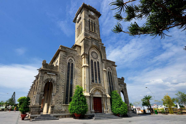 10 impressive cathedrals & churches in vietnam