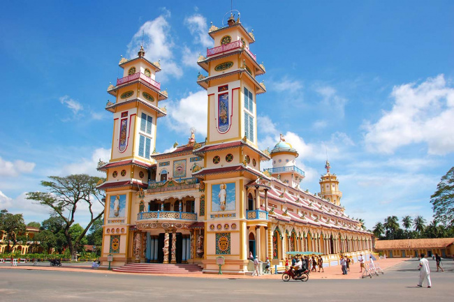 15 most impressive temples in vietnam