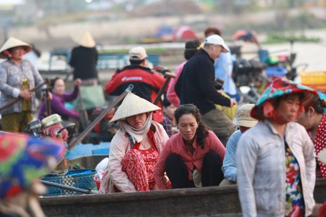 phong dien floating market – travel guide & 3 highlights you should visit