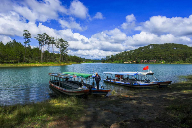 tuyen lam lake – travel guide & 9 things to do