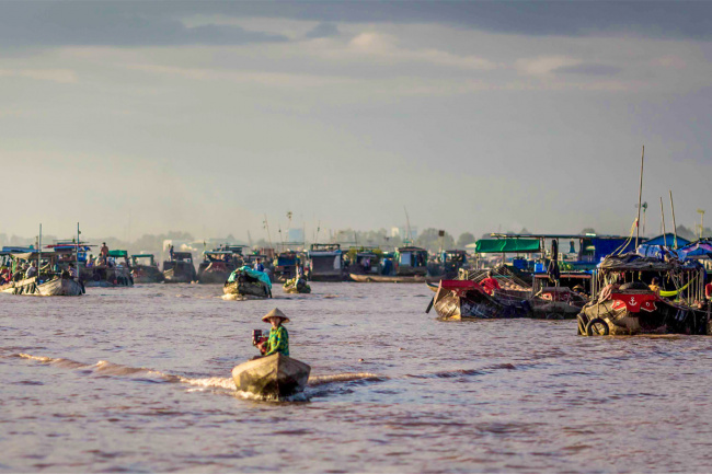 long xuyen – floating market & 5 things to do