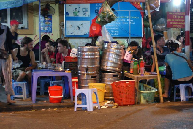 bia hoi in hanoi – 5 best local beer places