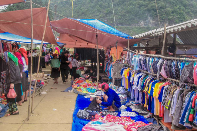 hmong king palace and sa phin market in ha giang – a visitor guide