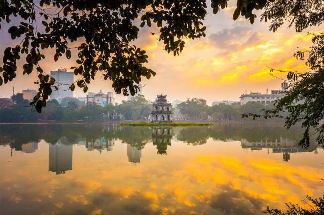 hanoi old quarter: 10 best things to do at day & night