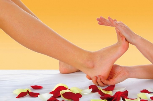 top 10 lợi ích tuyệt vời của việc massage chân đối với sức khỏe