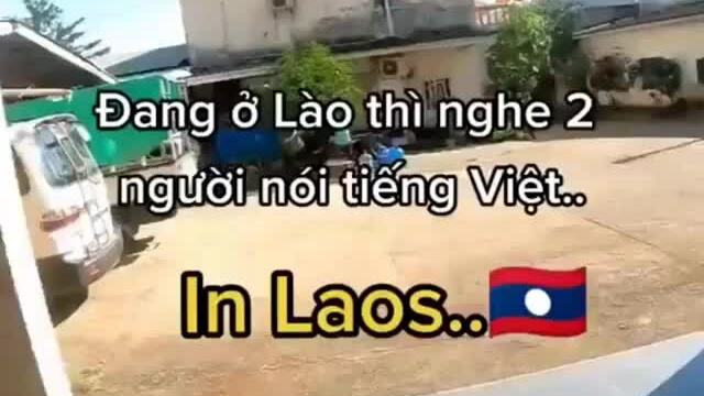 Du khách Mỹ, Bỉ và Lào giao tiếp bằng tiếng Việt