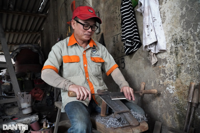 blacksmithing village, ha tinh, hong linh town, red fire, trung luong, trung luong forging village, the noisier the craft village, the more money people spend on tet