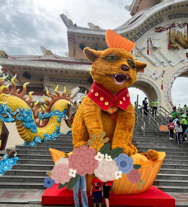 con phung, mascot, mascot 2023, new year&039;s mascot 2023, suoi tien, suoi tien tourist area, it’s the cat’s turn in ho chi minh city to join the mascot association, making people “out of words”