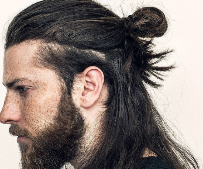 top 12 kiểu tóc nam dài cột đẹp, cuốn hút nhất 2022