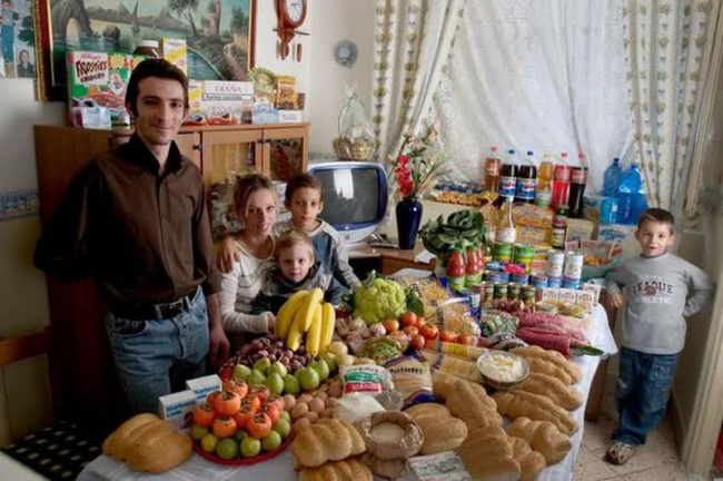 bộ ảnh độc đáo về bữa ăn của các gia đình khắp thế giới