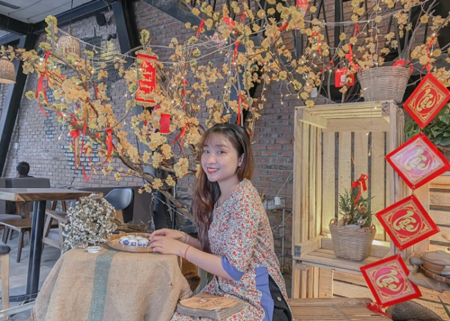 a beautiful cafe, check-in da nang, danang cuisine, lunar new year, new year, check-in cafes decorated with beautiful da nang new year decorations like magazine covers