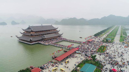 Ngày 13 – 14/3 hàng vạn du khách đổ về chùa Tam Chúc Hà Nam
