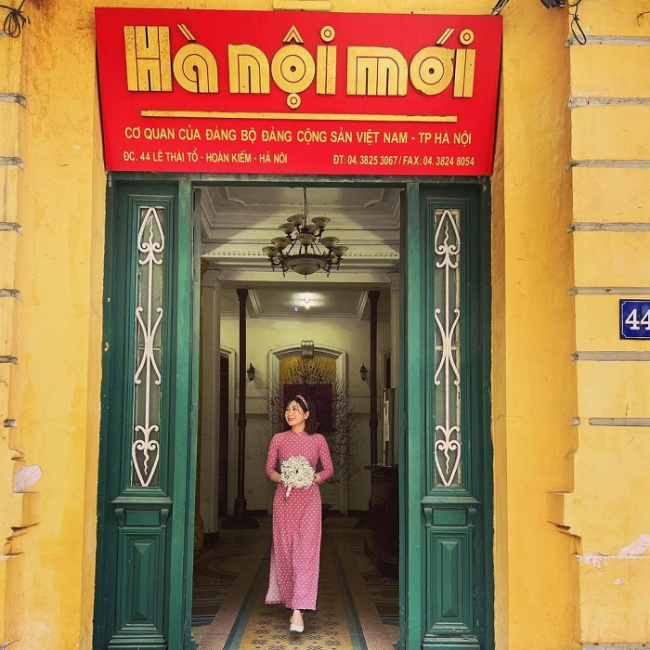 ao dai, hanoi photo spot, lunar new year, tet flower market, the most beautiful places to take pictures of ao dai to welcome tet for sisters