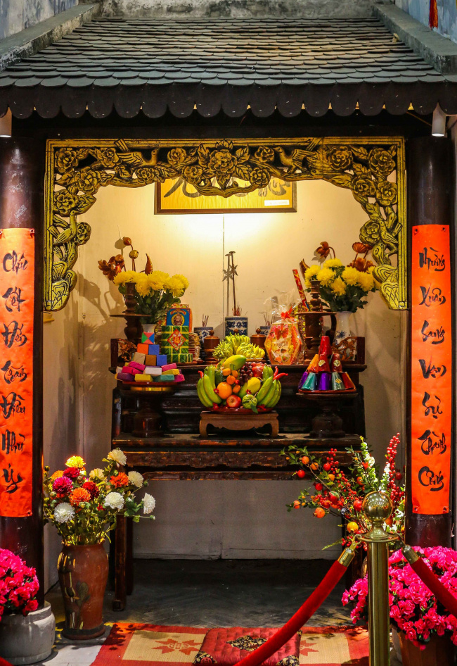 altar, experience, imperial citadel of thang long, old new year, hoang thanh thanh long recreates worship tables and a series of experiences towards the old new year, many young families come to learn to display at home