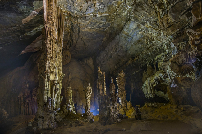 cave, hung thoong cave, phong nha - ke bang, quang binh, travel, traveler, the overwhelming scene of the cave that has just been put into operation in quang binh