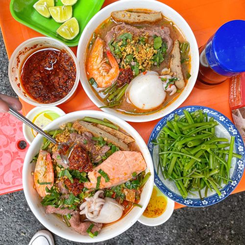 Thơm ngon tô BÚN THÁI CÁ HỒI HONGKONG ăn là ghiền núp chung cư quận 3