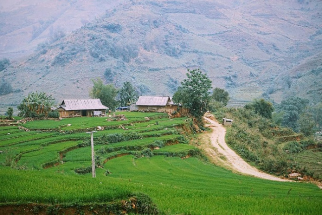 beautiful village, destination in lai chau, gia khau version 1, lai chau tours, visit gia khau 1 lai chau village to visit the friendly and hospitable hmong people