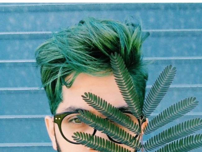 nhuộm tóc màu xanh ngọc nam? liệu có nên thử?
