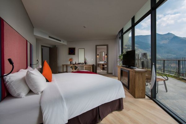 top 10 most popular hotels in sapa center