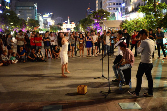 top  8 famous entertainment spots in saigon at night