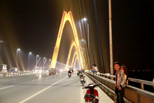 discover 9 places to experience hanoi at night