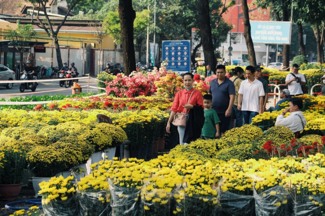 binh dong wharf, ho chi minh city tourism, saigon tourism, tet flower market, going around saigon to take pictures of the tet flower market
