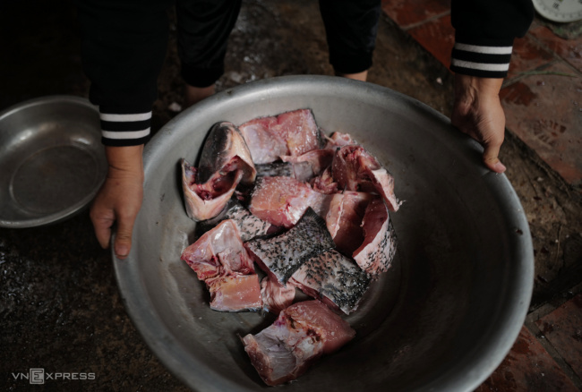 grilled fish, hanoi, me linh, smoked fish, stew fish, smoked fish village on tet holiday