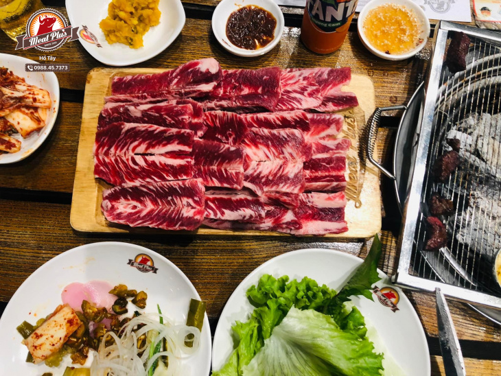 khám phá, trải nghiệm, đồ ăn hồ tây – thịt bò nướng tảng cuốn vị cho thực khách