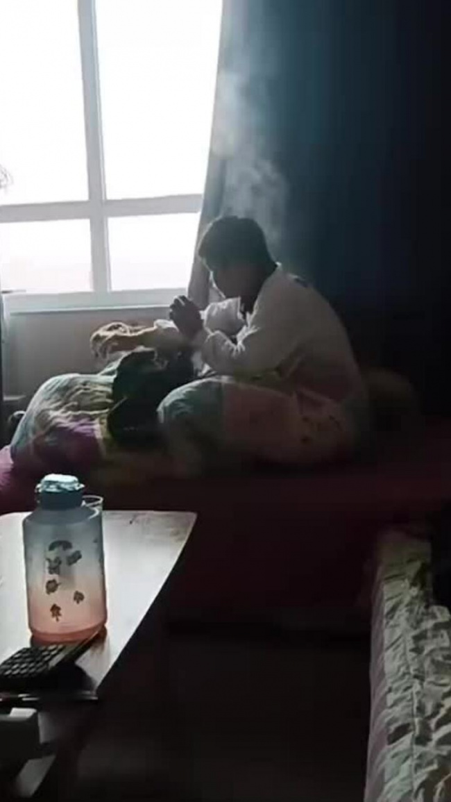 Thanh niên bốc khói khi sốt
