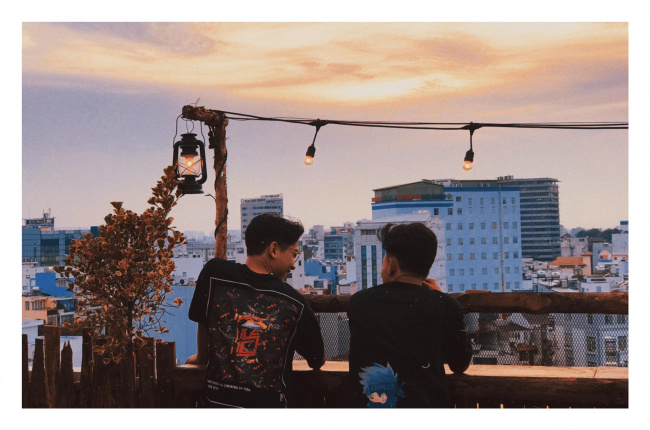 top 10 quán cafe rooftop chill nhất sài gòn